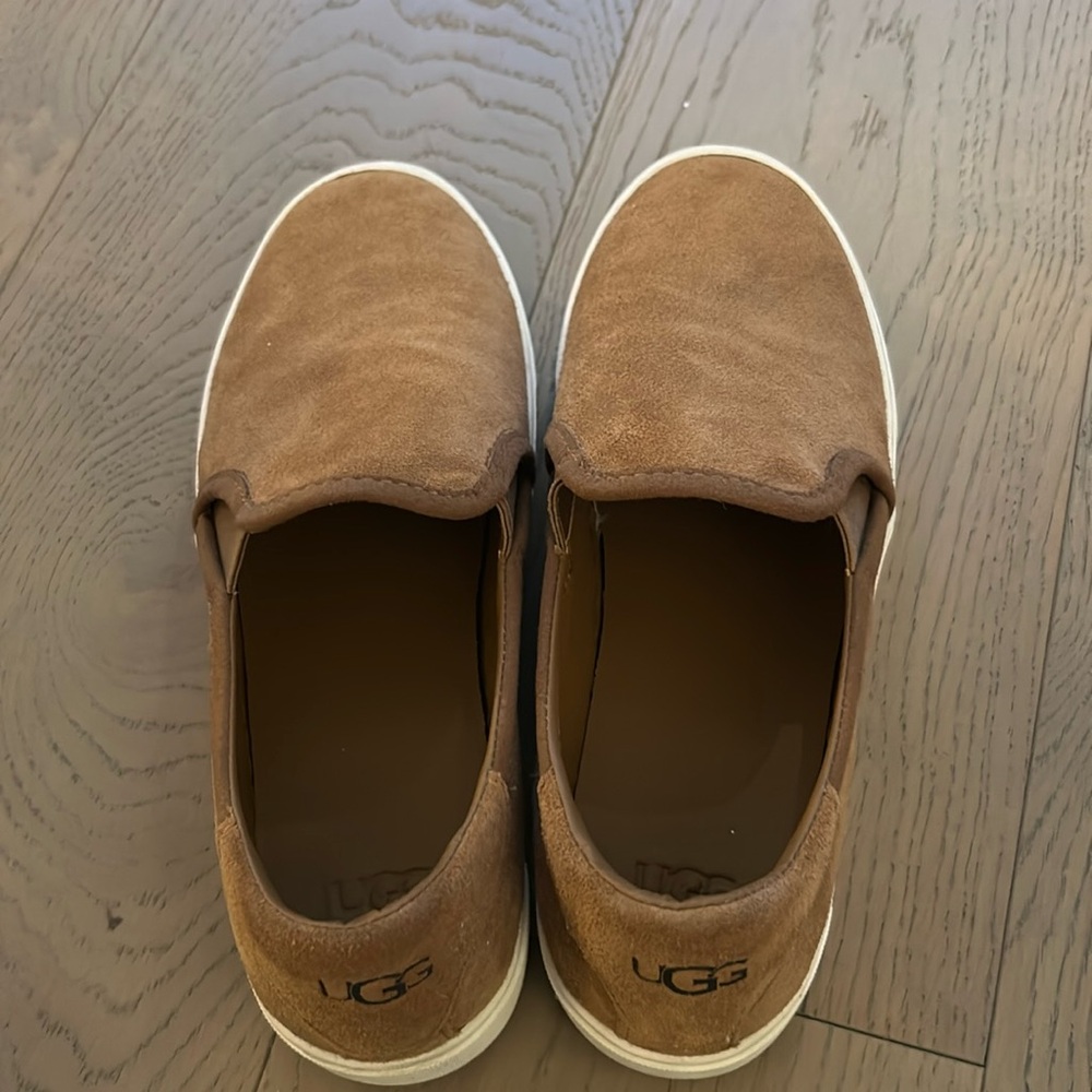 UGG slip-on
